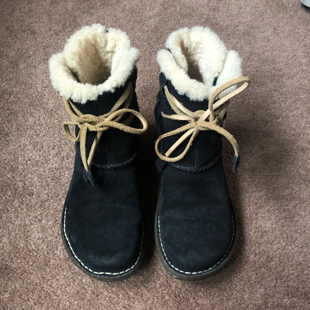 Black lace Caspia Ugg boots, great condition